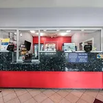 Econo Lodge Inn & Suites University