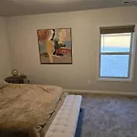 Spacious Modern Retreat Near Downtown