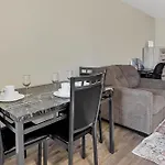 Queen Bed Modern Studio Apartment In Huntsville