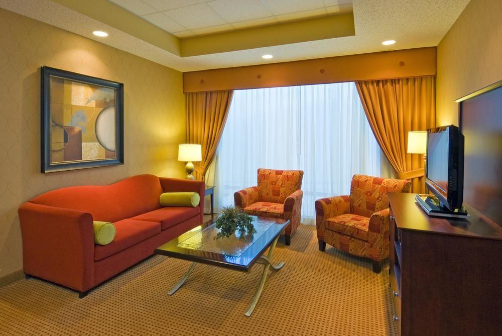 Embassy Hotel 4*