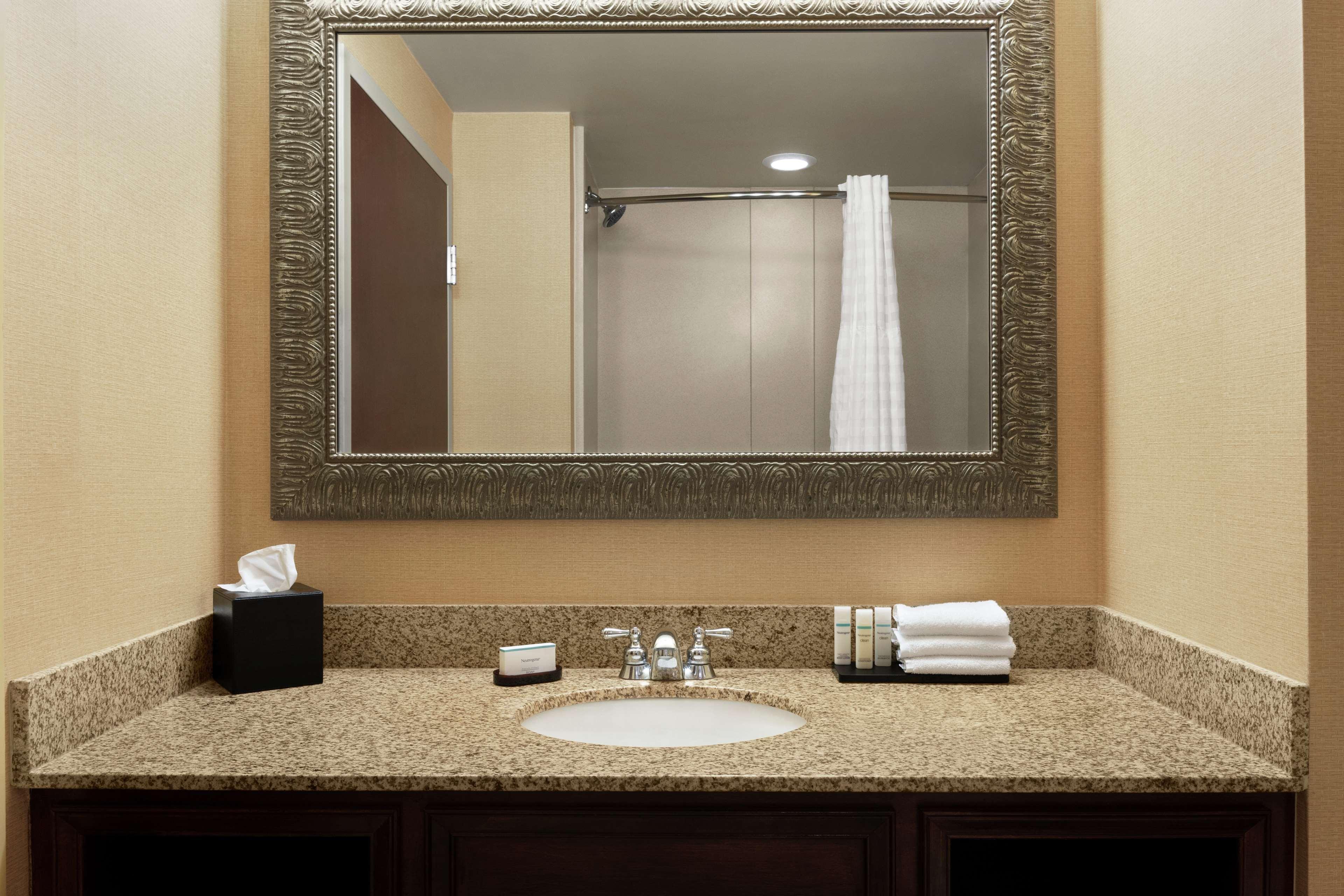Embassy Hotel 4*