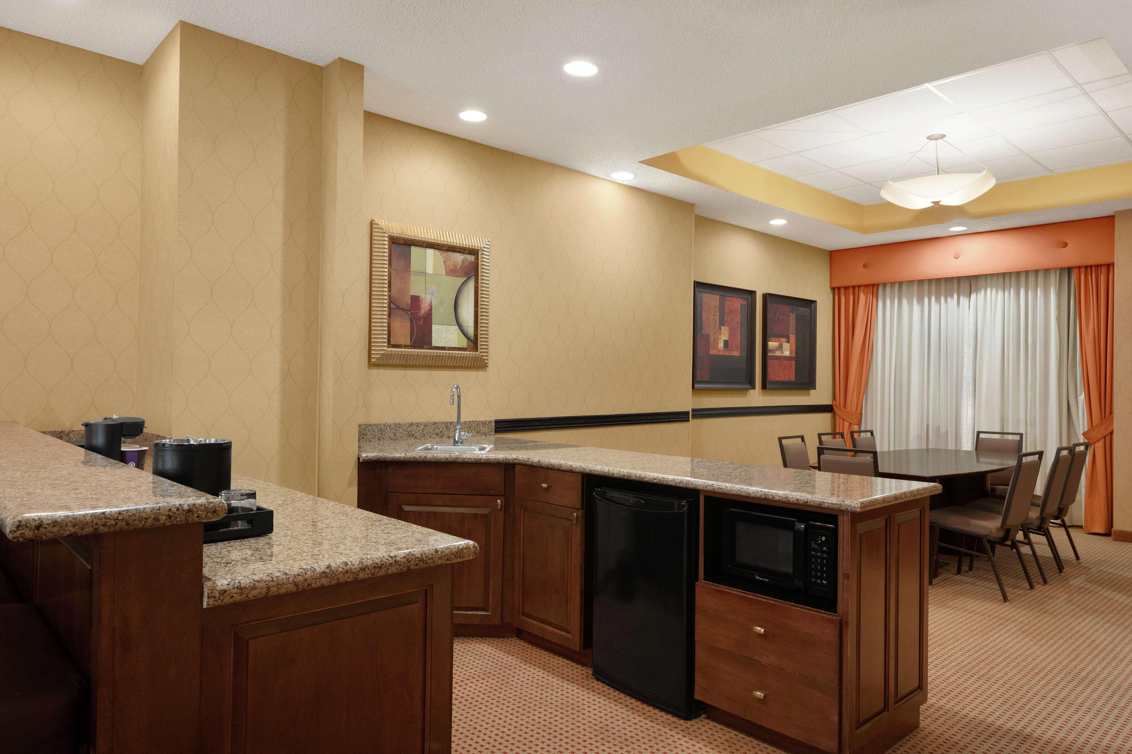 Embassy Hotel 4*