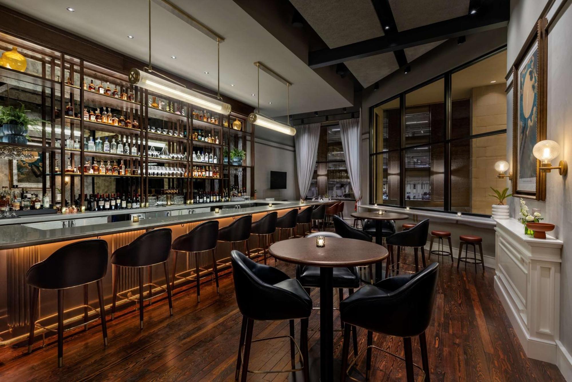 106 Jefferson Huntsville, Curio Collection By Hilton Huntsville