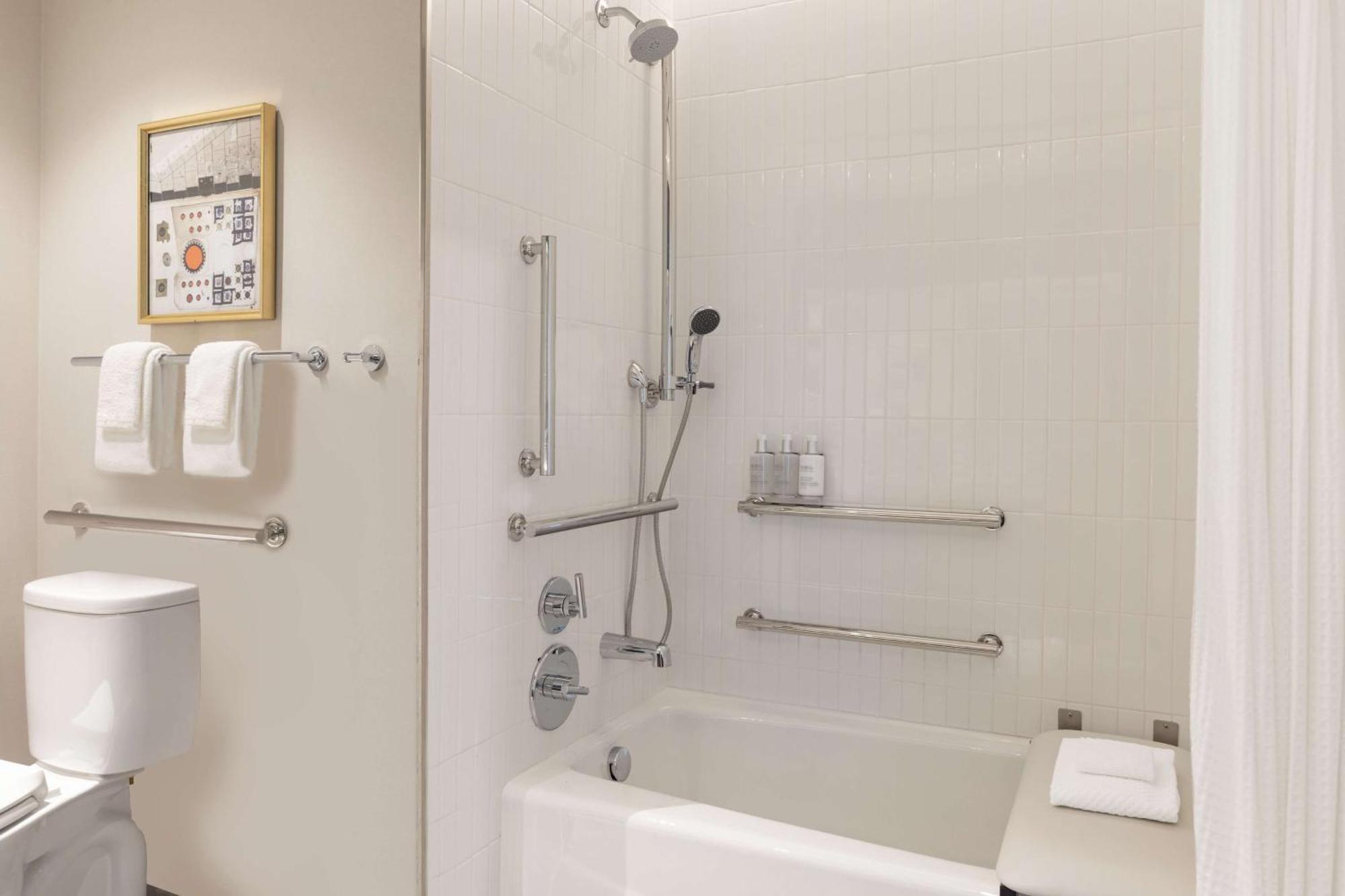 Hotel 106 Jefferson Huntsville, Curio Collection By Hilton