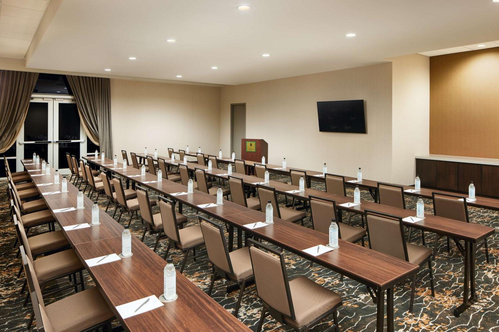 Hotel Embassy Huntsville