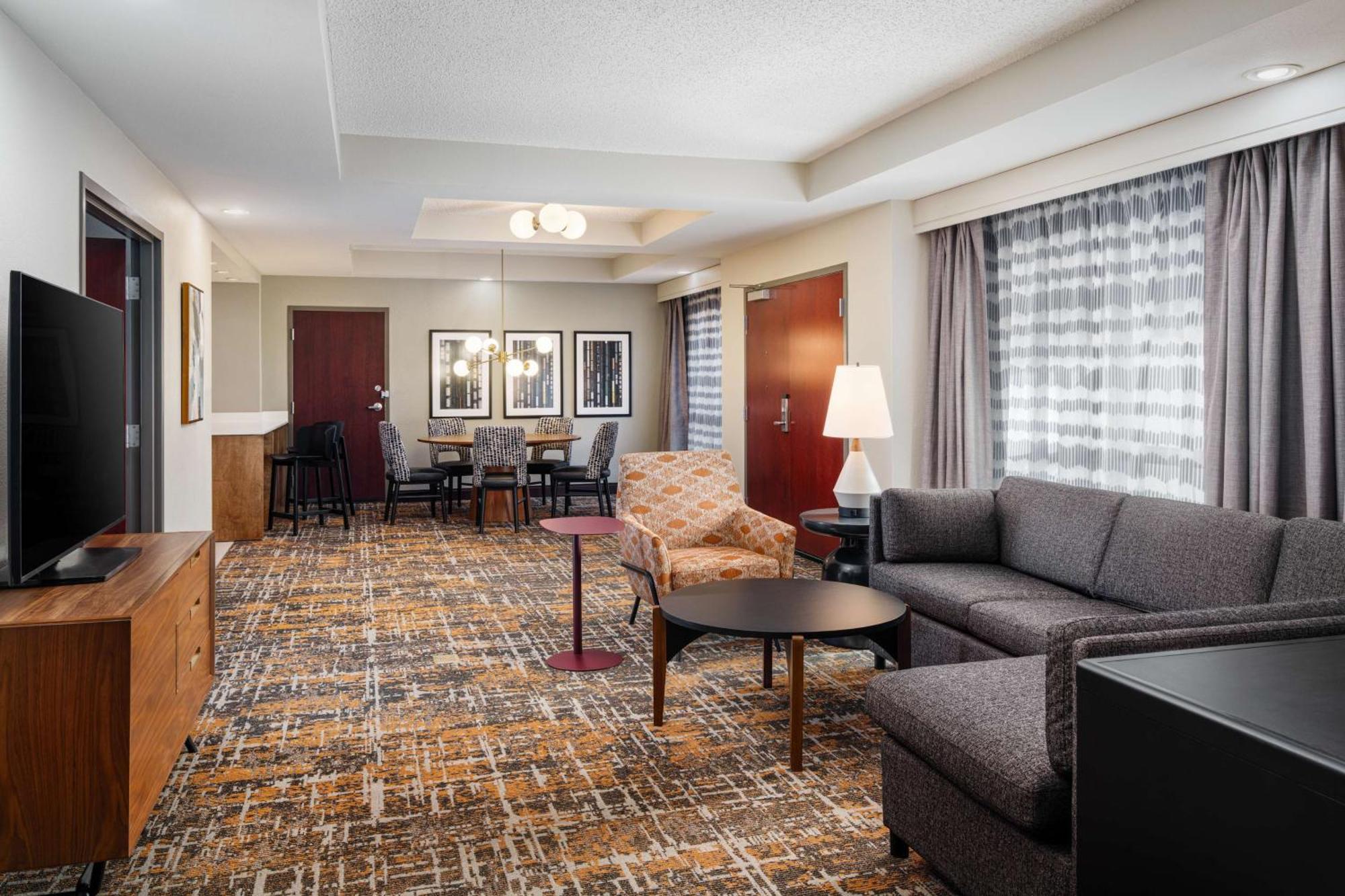 Hotel Embassy Huntsville