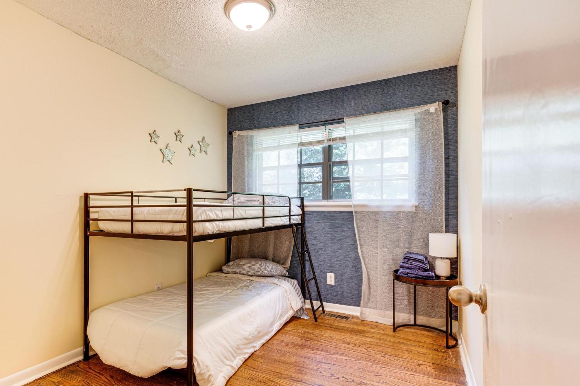 Family-friendly With Spacious Yard *