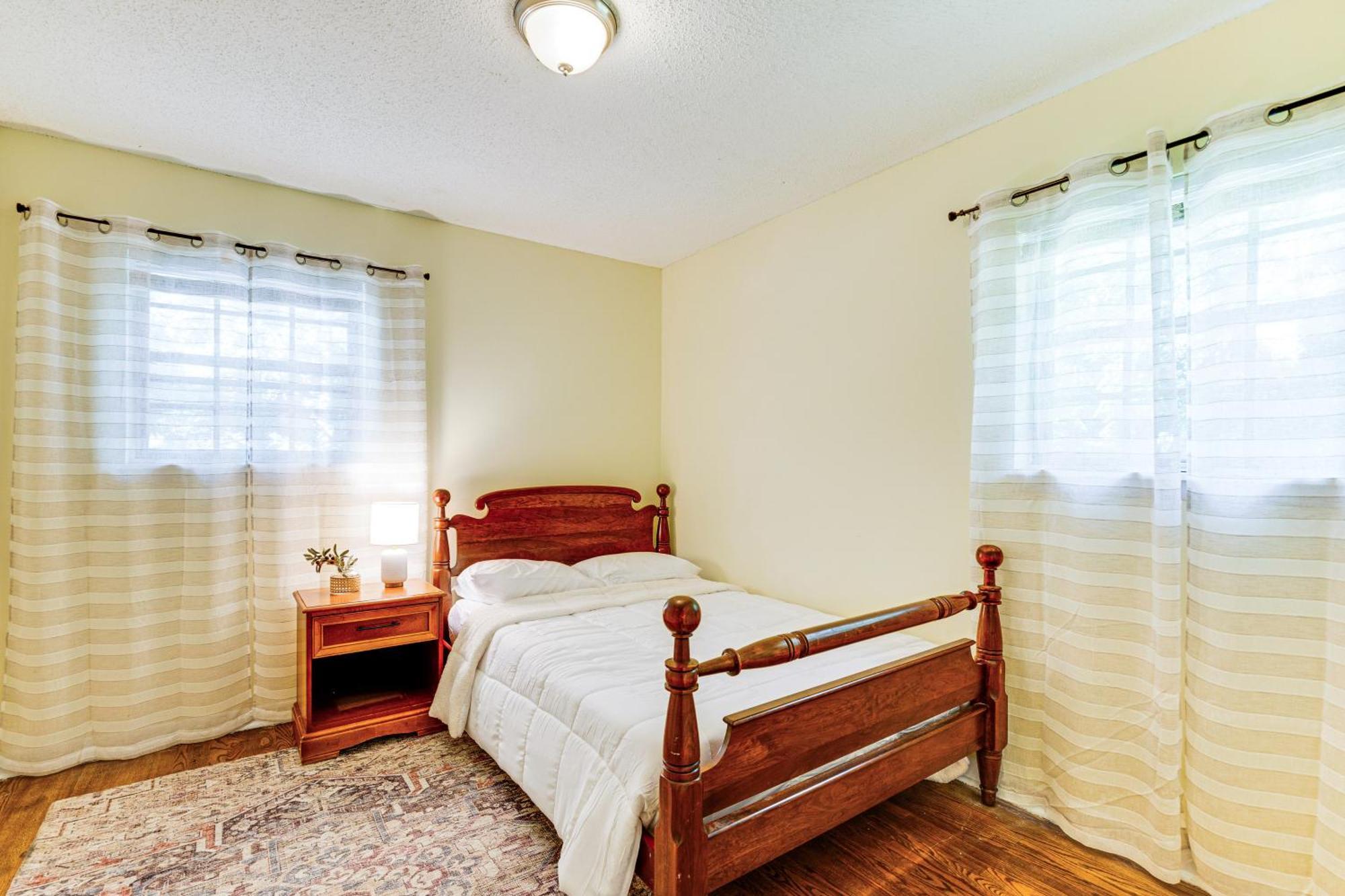 Family-friendly With Spacious Yard *