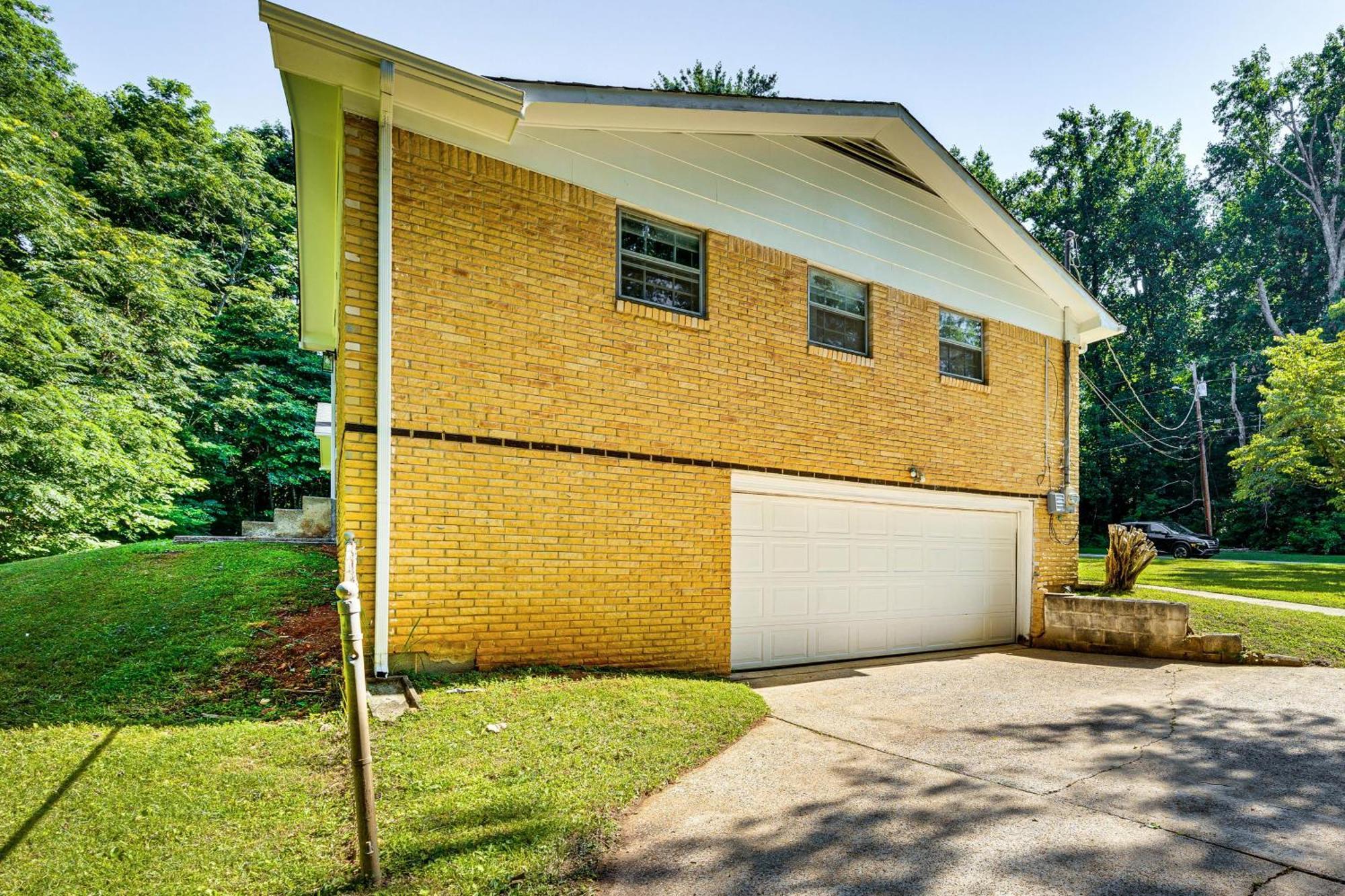 Family-friendly With Spacious Yard Huntsville