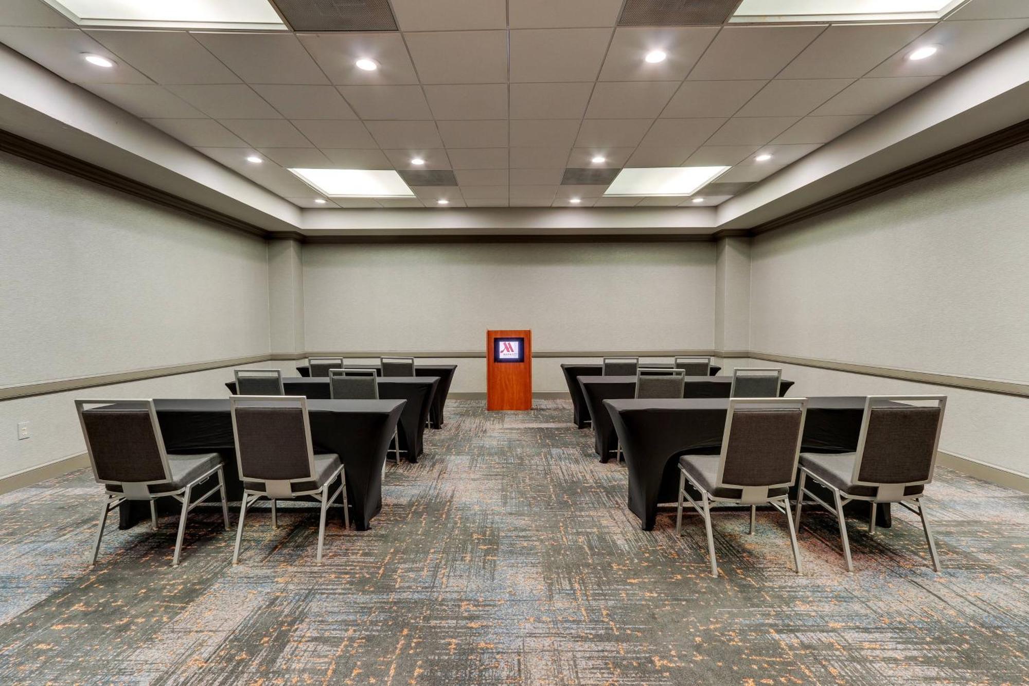 Marriott At The Space & Rocket Center Hotel