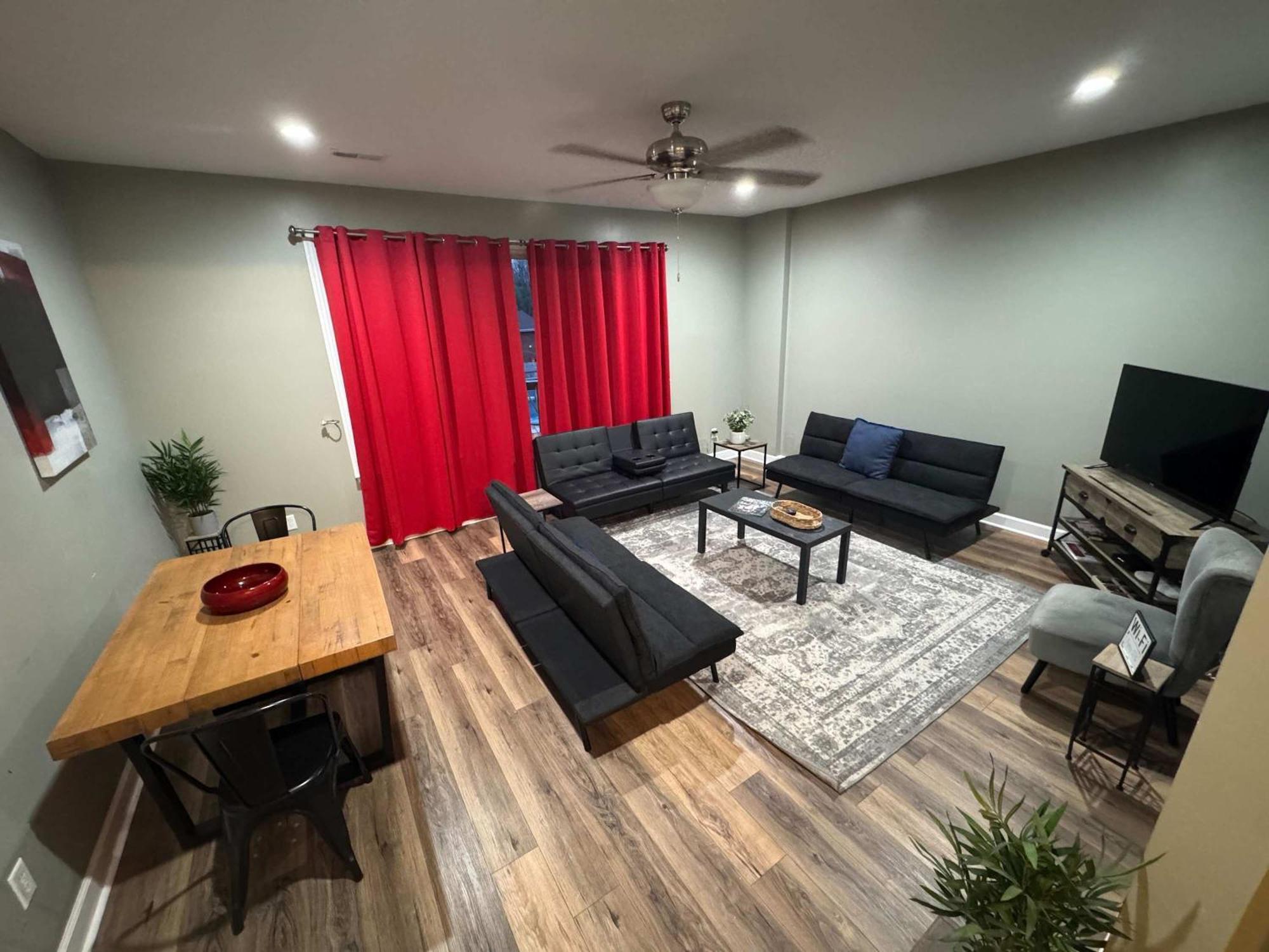 2 Units, Near Dwtn - American Oasis Huntsville