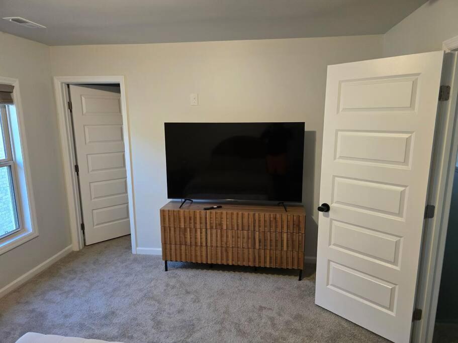 Holiday home Spacious Modern Retreat Near Downtown Huntsville
