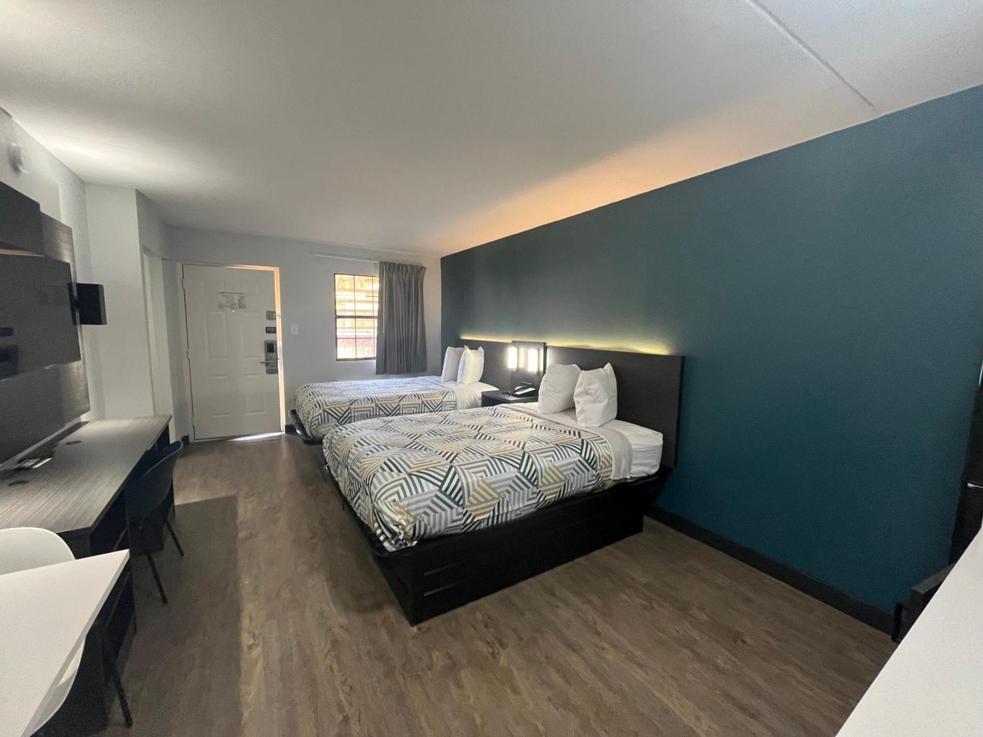 Hotel 6 Huntsville, Al Drive 4*