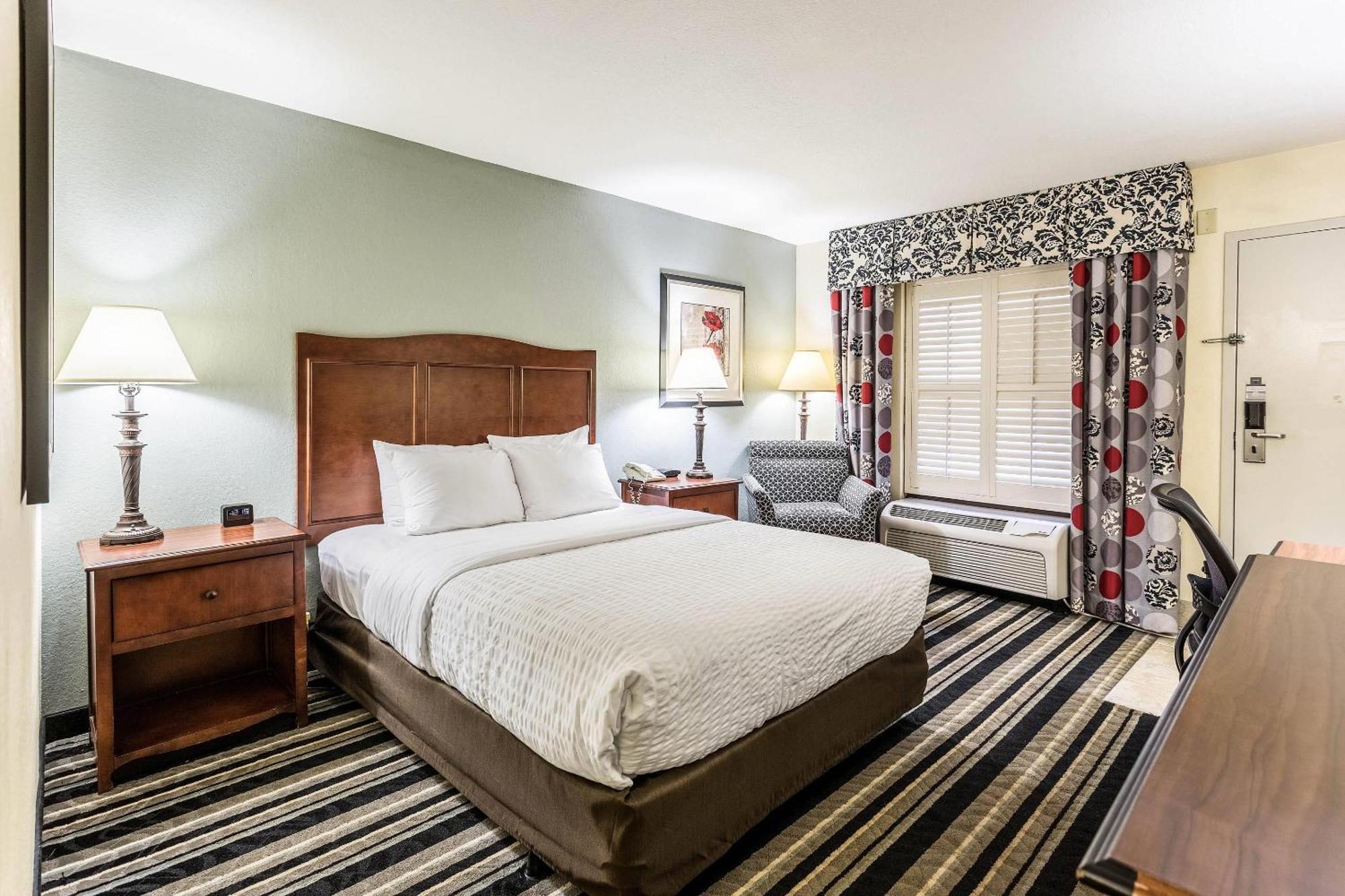 Clarion Pointe Research Park 3*