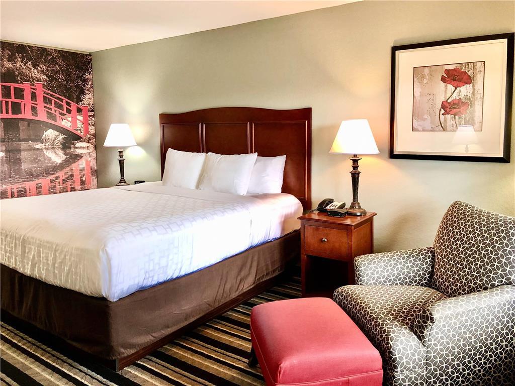 Clarion Pointe Research Park 3*