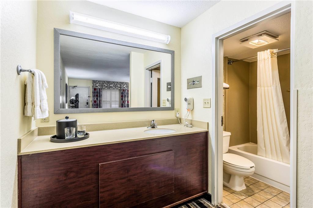 Clarion Pointe Research Park Hotel