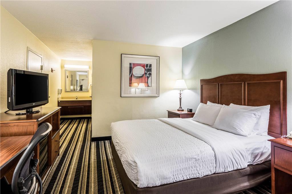 Clarion Pointe Research Park 3*