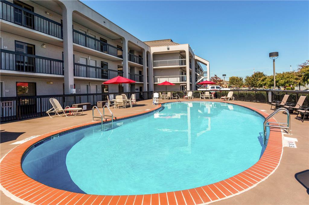 Clarion Pointe Research Park Hotel