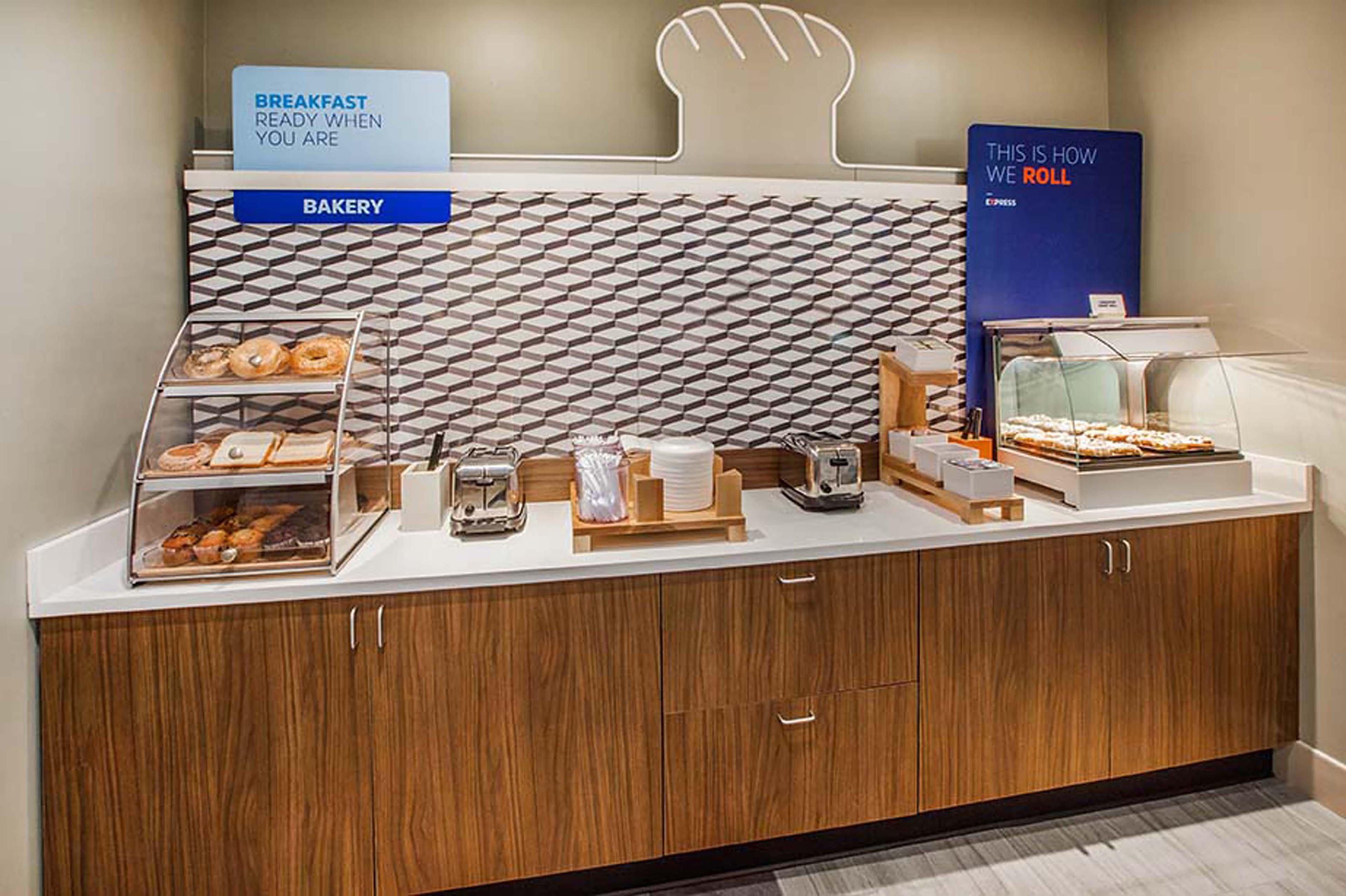 Hotel Express & West - Research Park By Ihg 3*