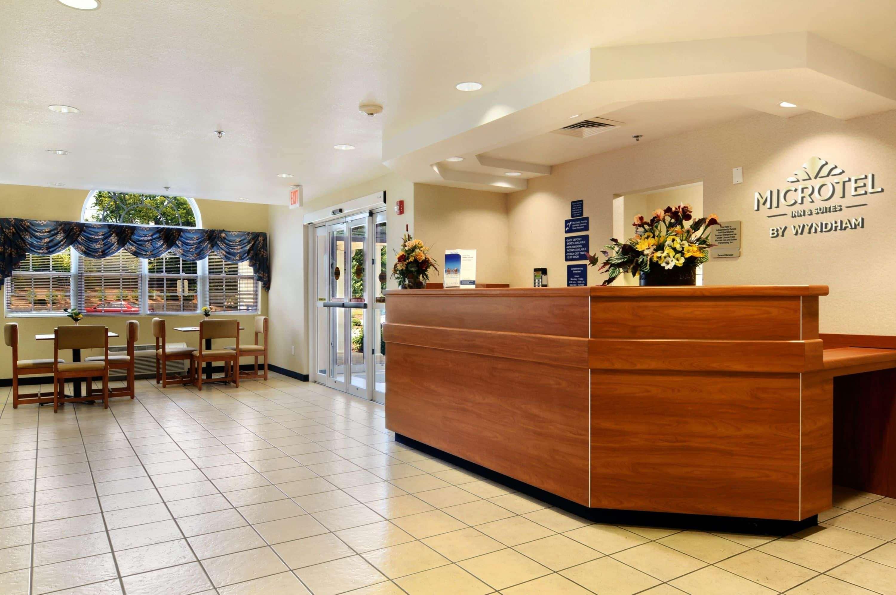 Hotel Microtel & By Wyndham 2*