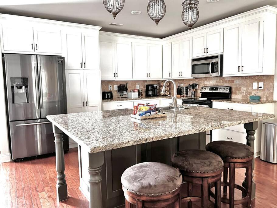 Holiday home Luxury 4br Close To Everything - 5 Min To Downtown