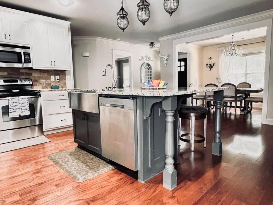 Holiday home Luxury 4br Close To Everything - 5 Min To Downtown