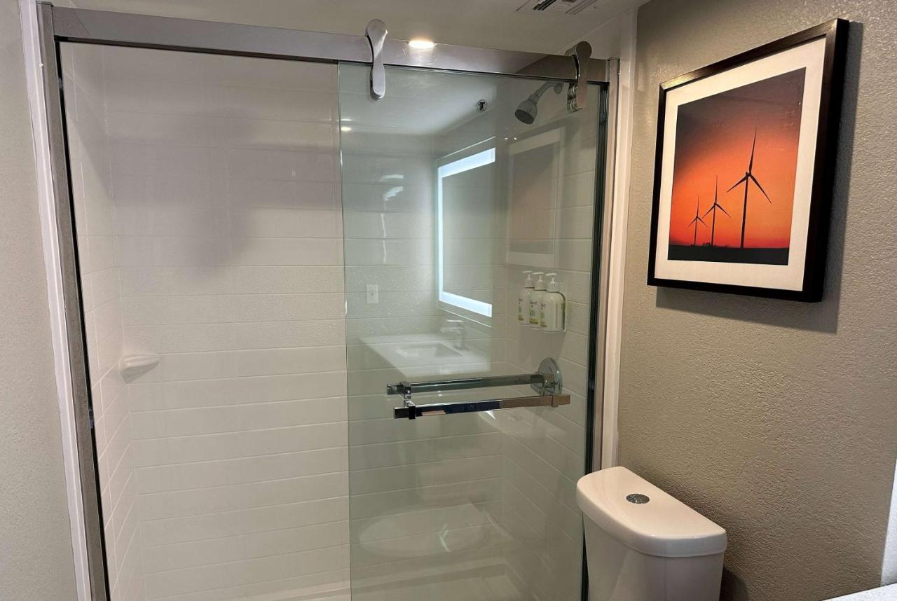 La Quinta By Wyndham Research Park Hotel