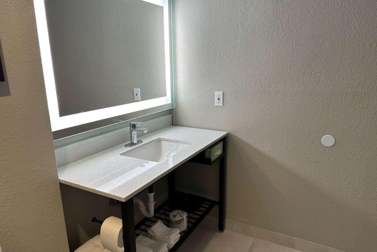Hotel La Quinta By Wyndham Research Park 3*