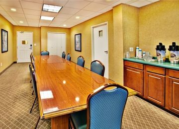Express & West - Research Park By Ihg 3*