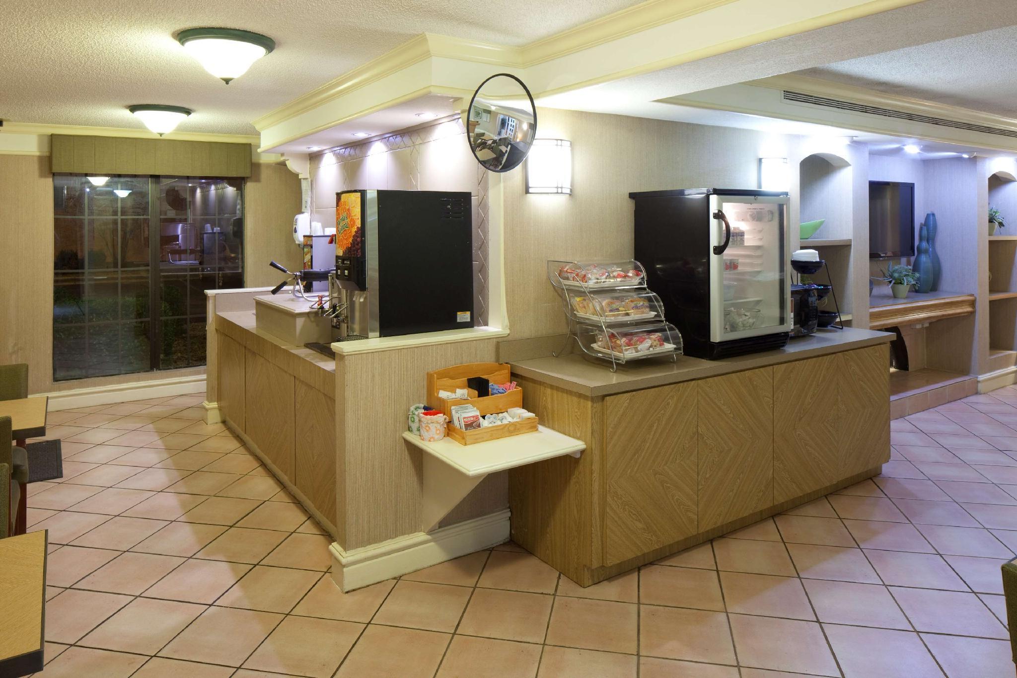 La Quinta By Wyndham Research Park 3*
