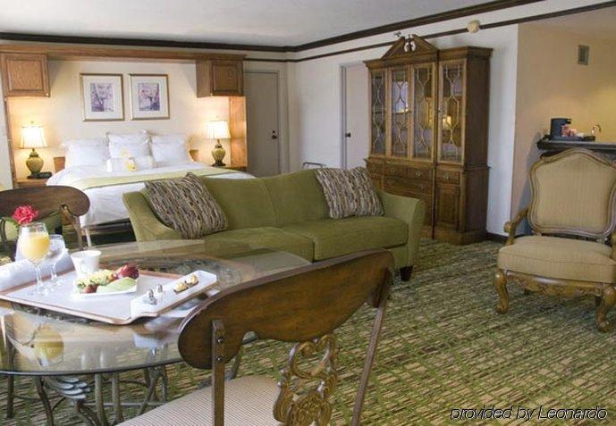 Hotel Marriott At The Space & Rocket Center 3*