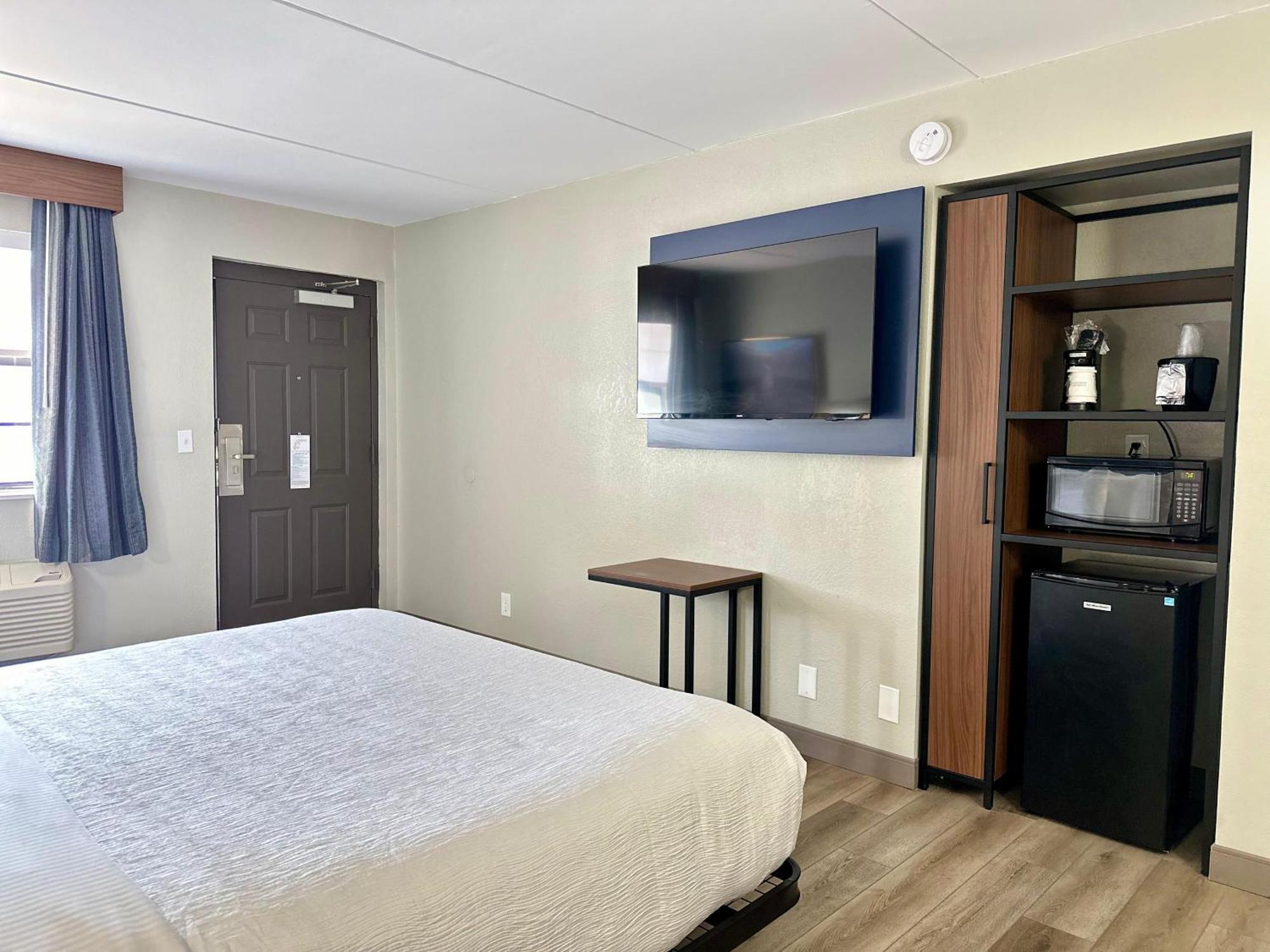 La Quinta By Wyndham Research Park Hotel 3*