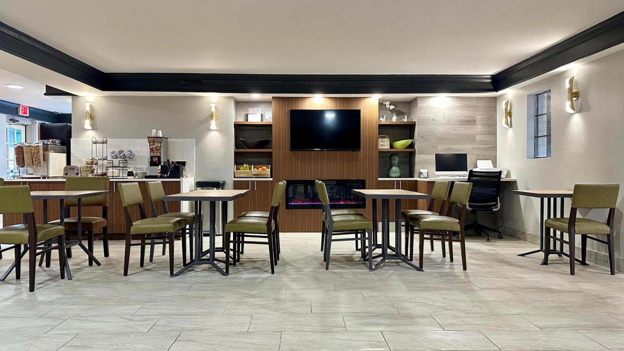 La Quinta By Wyndham Research Park Hotel 3*