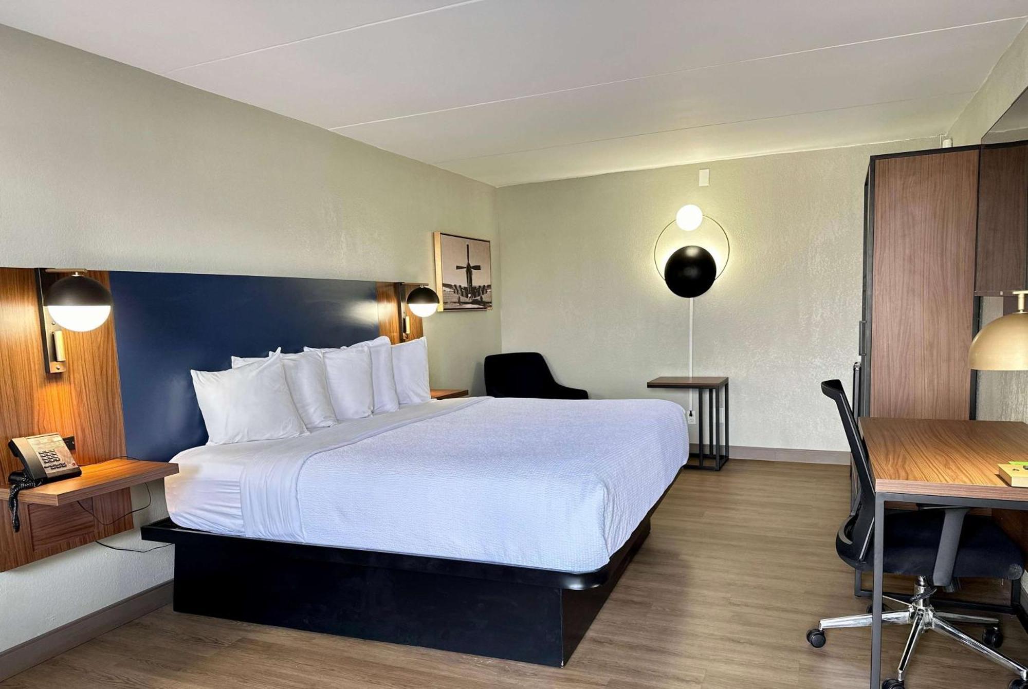 La Quinta By Wyndham Research Park Hotel 3*