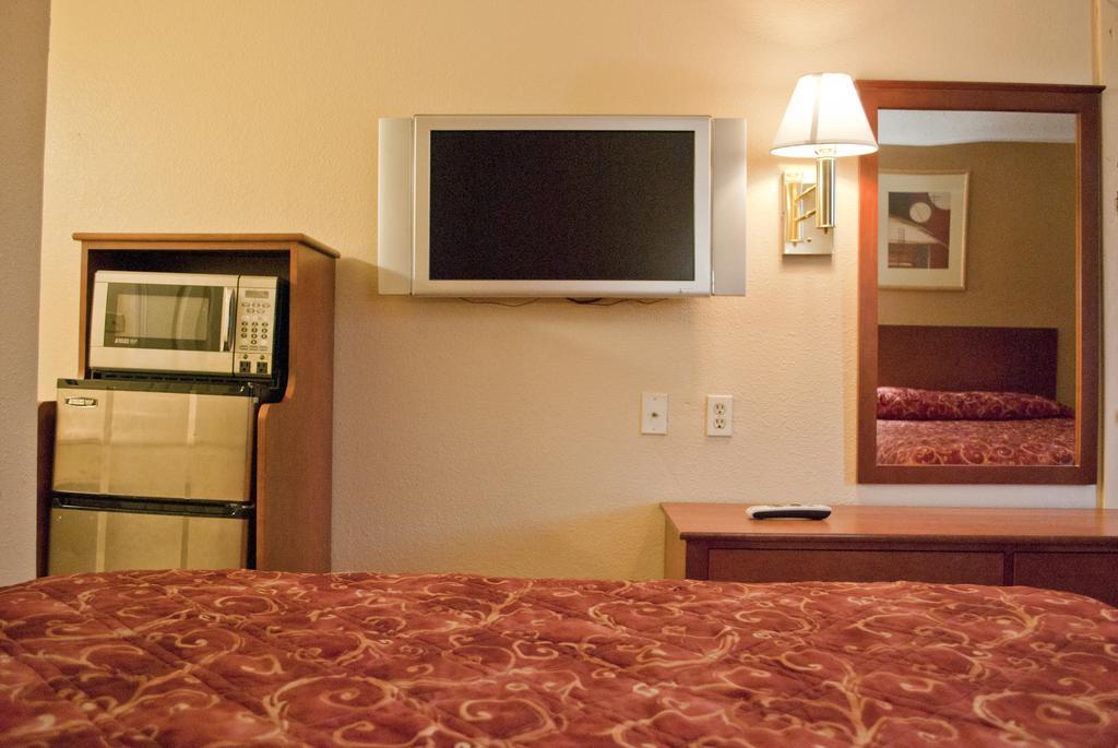 Bama Motel 2*