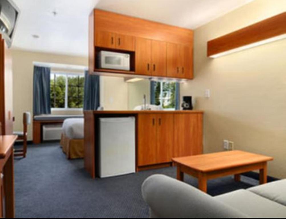 Hotel Microtel & By Wyndham