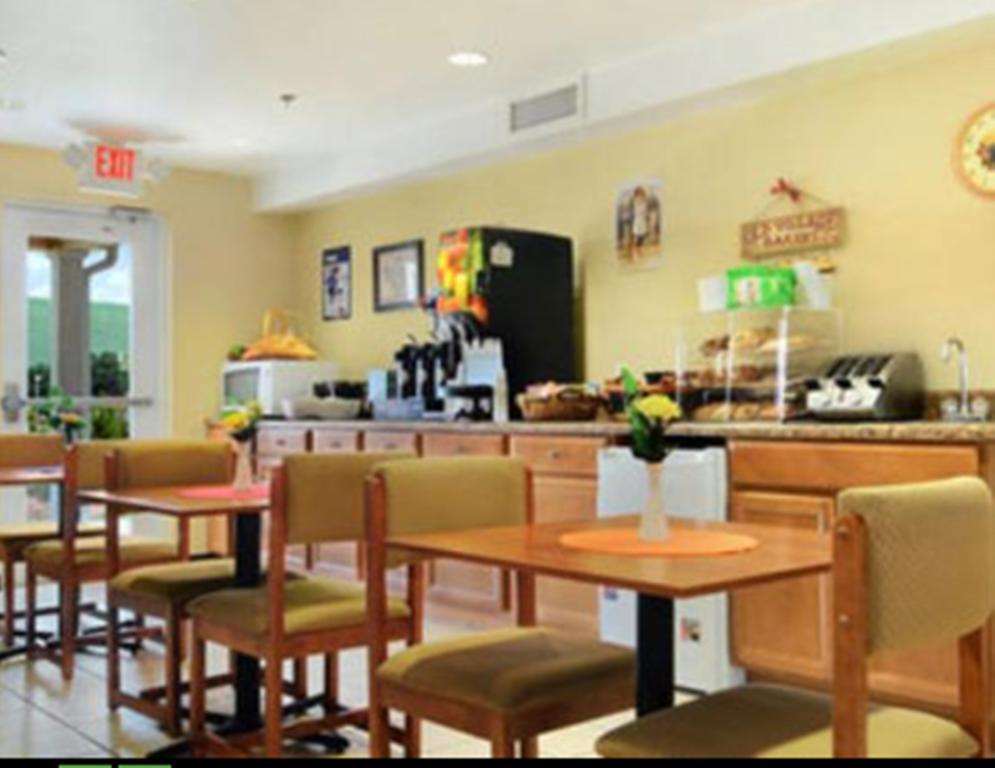 Hotel Microtel & By Wyndham 2*